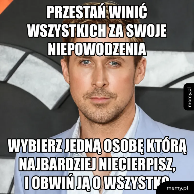 Mężczyzna w jasnym garniturze z blond włosami, z poważnym wyrazem twarzy.