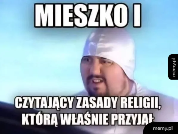 Mężczyzna w białym kostiumie z wyrazem twarzy zaskoczenia.