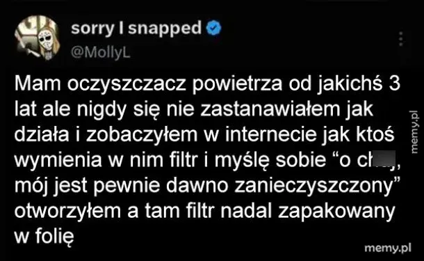 Tekst na tle czarnego tła z białymi literami.