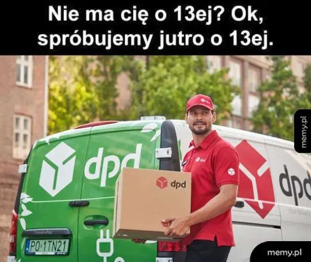 Kurier DPD trzyma paczkę na tle samochodu dostawczego