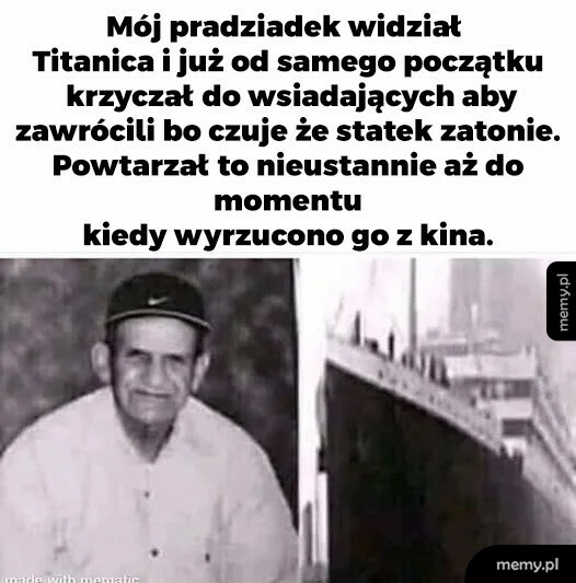 Mężczyzna w czapce z daszkiem obok zdjęcia Titanica