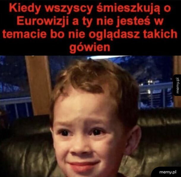 Zdjęcie chłopCZYKA z zakłopotaną miną i czerwony napis u góry.