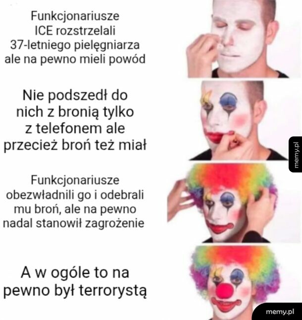 Mężczyzna nakładający makijaż klauna w czterech krokach z tekstem komentującym brutalność policji.