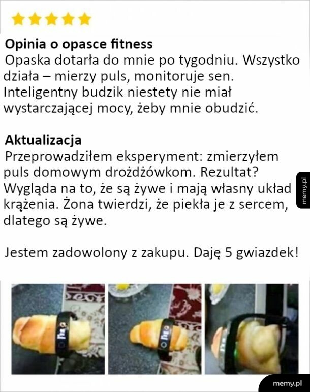 Zrzut ekranu z opinią o opasce fitness założonej na rogalik drożdżowy z trzema zdjęciami.