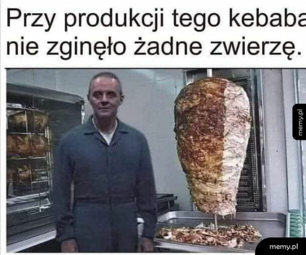 Anthony Hopkins jako Hannibal Lecter stojący obok pionowego rożna z mięsem do kebaba.