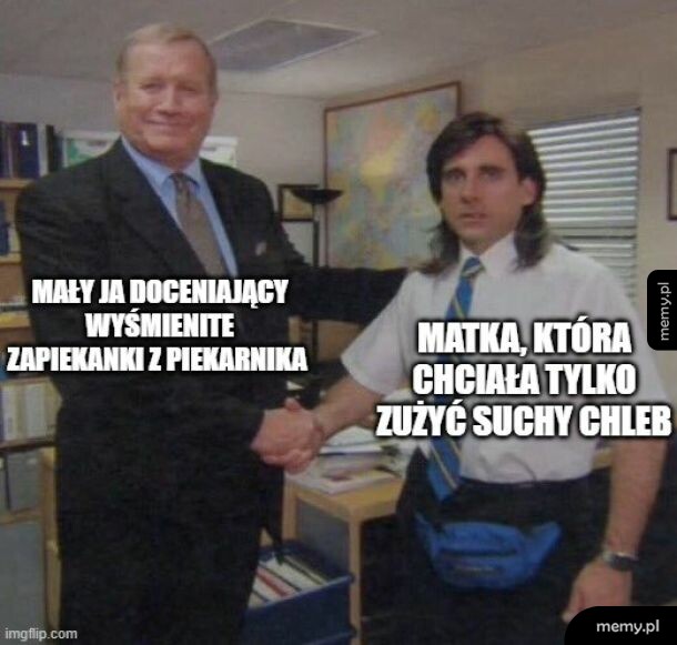 Mężczyzna w garniturze ściska dłoń innego mężczyzny w koszuli w biurze.